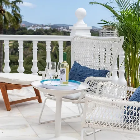 Aurora Boutique House - Only Adults Bed and Breakfast