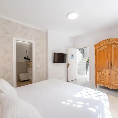 Aurora Boutique - Only Adults Bed & Breakfast