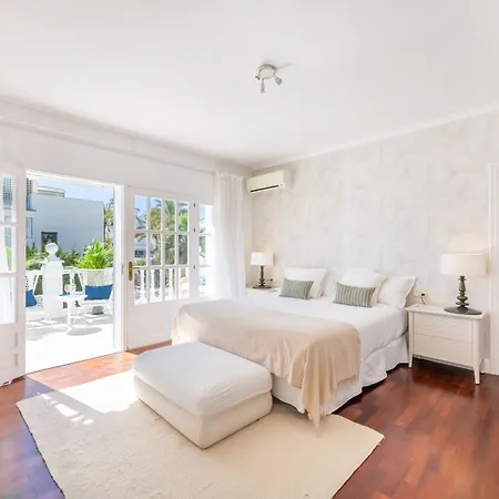 Aurora Boutique House - Only Adults Bed & Breakfast *